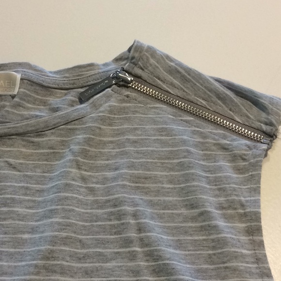 Top - Picture 2 of 4